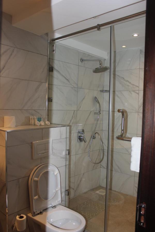 The Crossroads Hotel, Westlands 3*