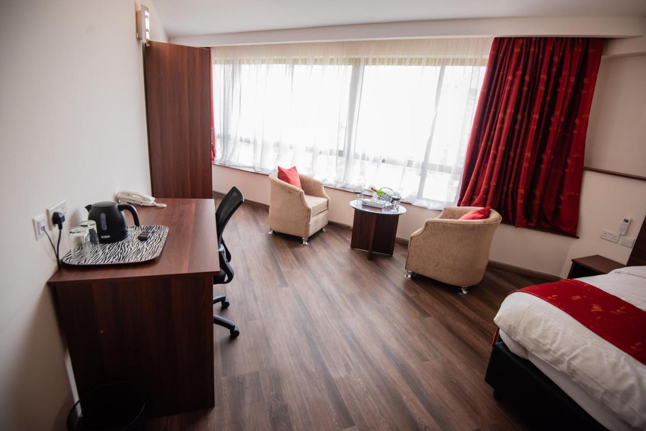 Отель The Crossroads Hotel, Westlands 3*