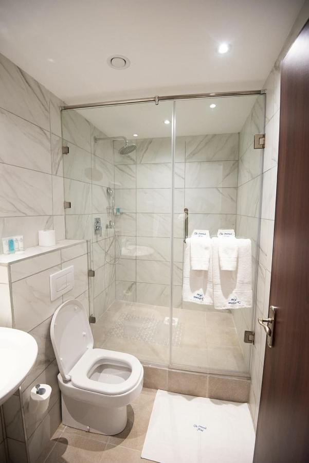 The Crossroads Hotel, Westlands
